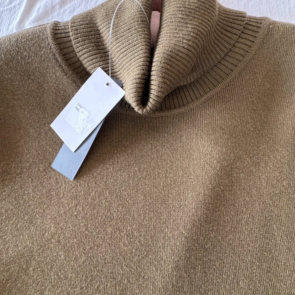 Short sleeve turtleneck sz medium sweater olive green
